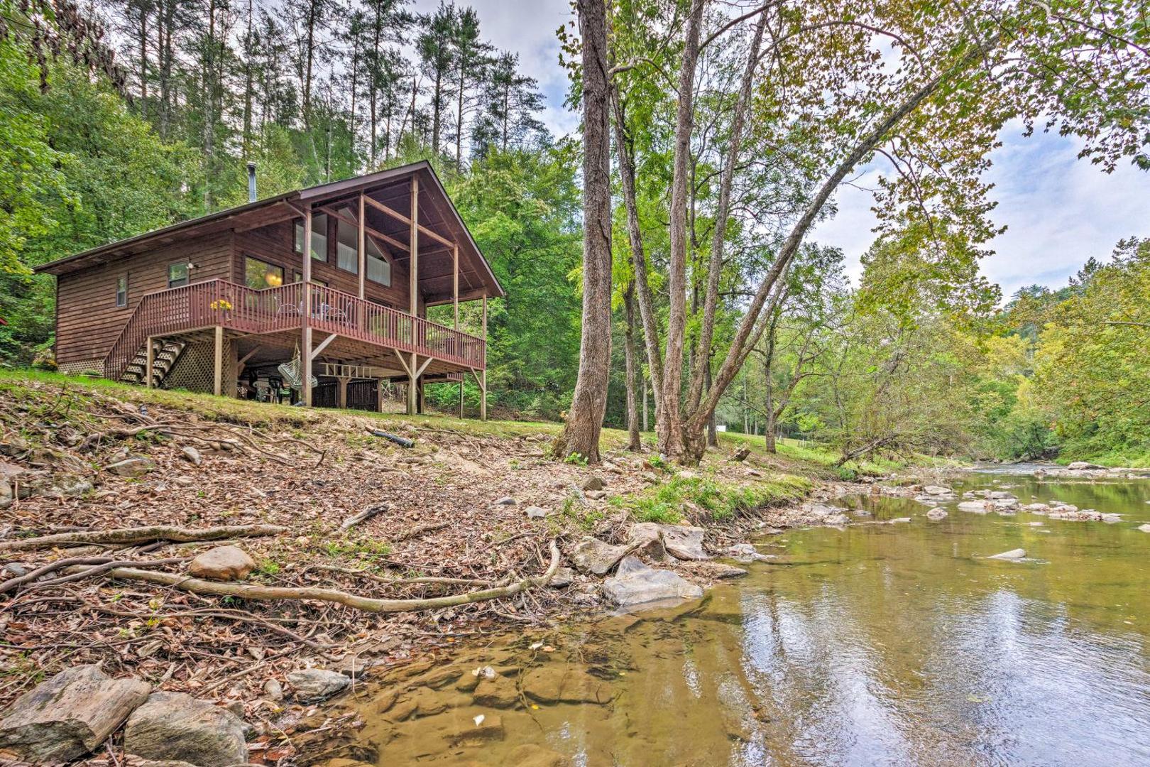 Creekside Weaverville Home – 16 Miles to Asheville